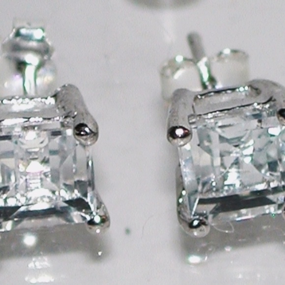 1.50CTW Princess Cut Diamond Stud Earrings - Picture 2 of 4
